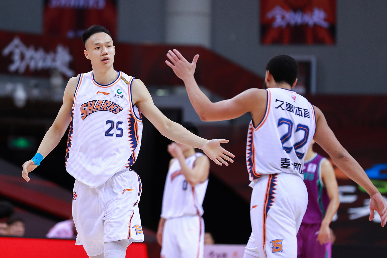 河北男篮以小胜告终,精湛技术耀眼 河北男篮以小胜告终,精湛技术耀眼