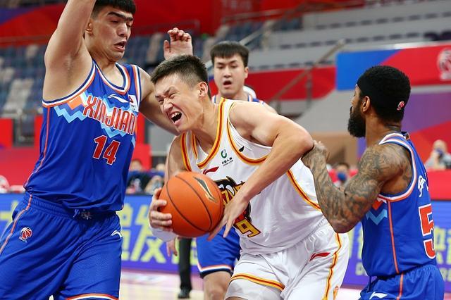 河北男篮以小胜告终,精湛技术耀眼 河北男篮以小胜告终,精湛技术耀眼