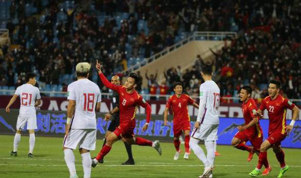 球队主场连胜,主帅战术调动无误 球队主场连胜,主帅战术调动无误