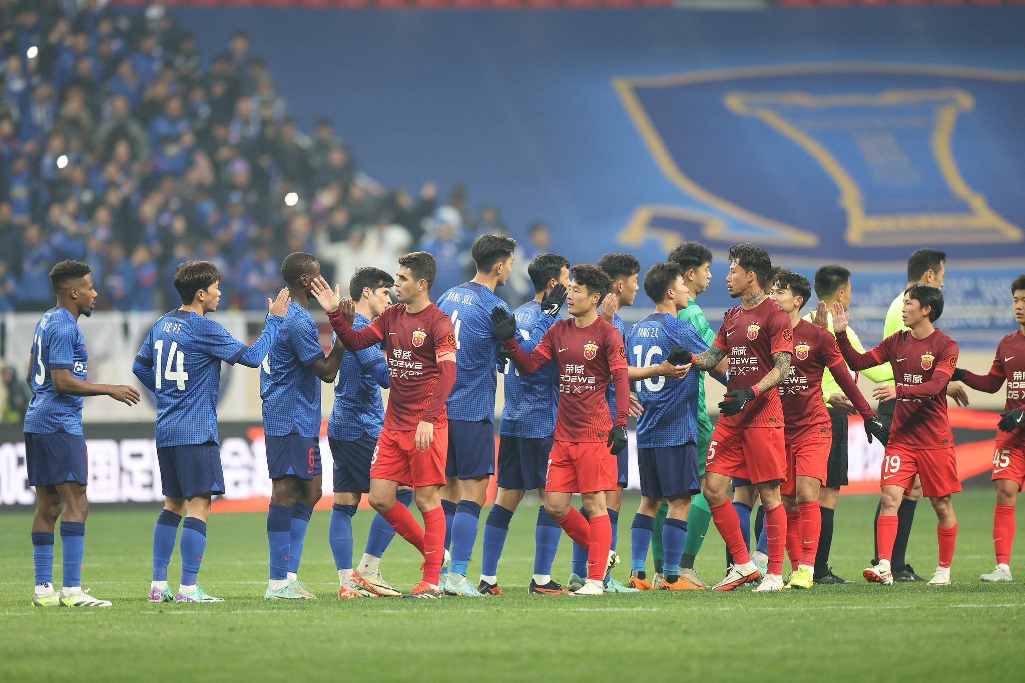 关于申花客场战平绿城,积分榜位置不变的信息 关于申花客场战平绿城,积分榜位置不变的信息