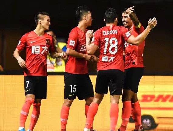 上港与富力战平,双方实力相当难解胜负的简单介绍 上港与富力战平,双方实力相当难解胜负的简单介绍