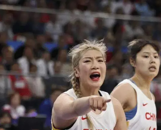 上海女篮态度决绝,稳坐冠军宝座的简单介绍 上海女篮态度决绝,稳坐冠军宝座的简单介绍