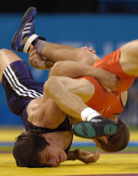 瑞典队员压倒性胜利,获得下一轮机会 瑞典队员压倒性胜利,获得下一轮机会