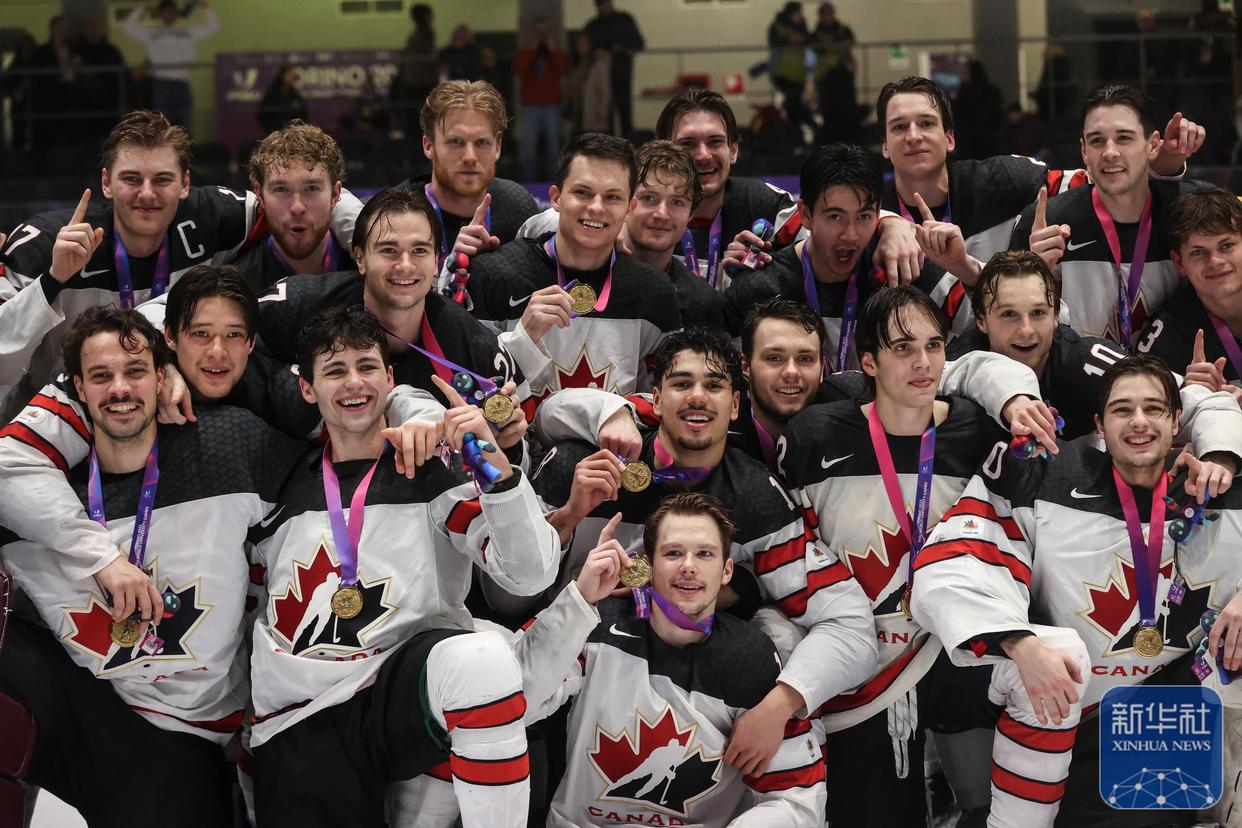 加拿大队在冰球比赛中力挫对手夺冠 加拿大队在冰球比赛中力挫对手夺冠