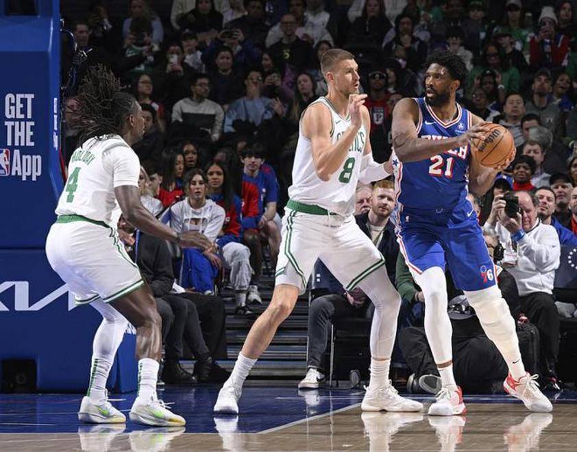 凯尔特人获胜赢下激烈对决表现稳扎稳打的简单介绍