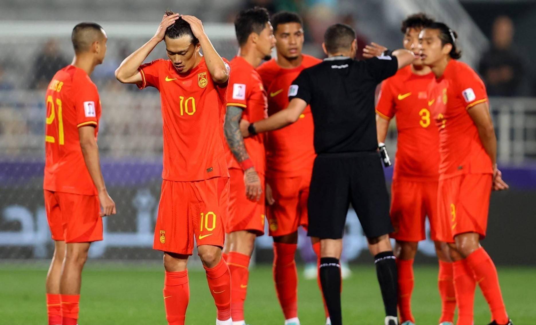 国内足球联赛精彩无比,场面激烈紧张 国内足球联赛精彩无比,场面激烈紧张