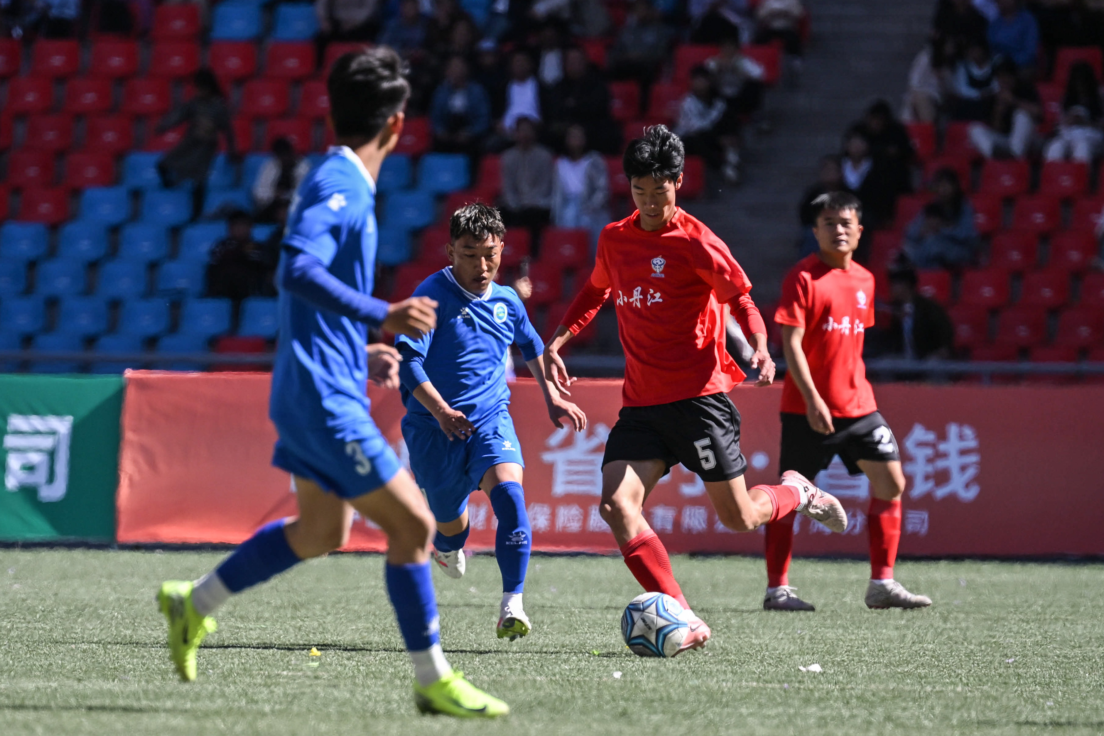 青海队精彩表现,成功引领比赛 青海队精彩表现,成功引领比赛