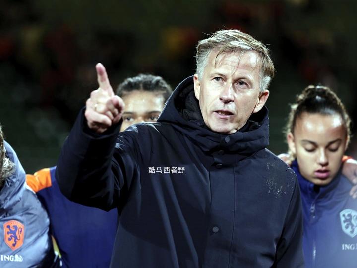 荷兰国家女足锻炼备战欧洲锦标赛 荷兰国家女足锻炼备战欧洲锦标赛