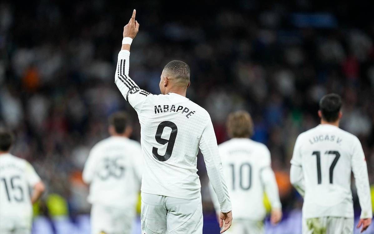 本泽马迎来神勇之战,皇马强势压阵 本泽马迎来神勇之战,皇马强势压阵