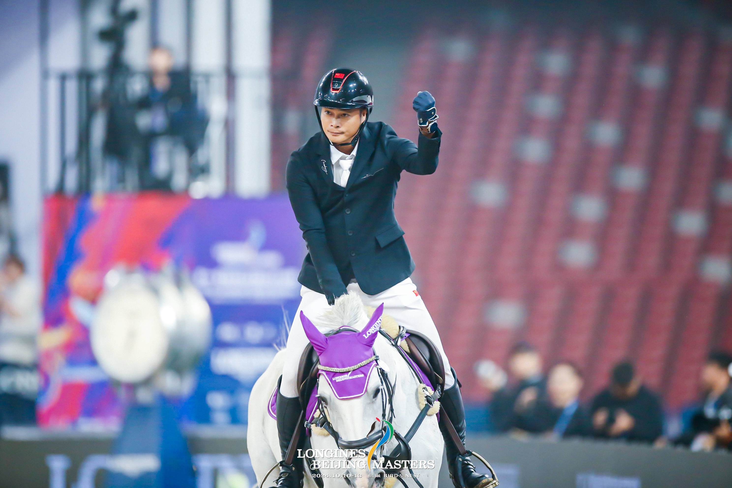 瑞典运动员在马术比赛中表现出众 瑞典运动员在马术比赛中表现出众