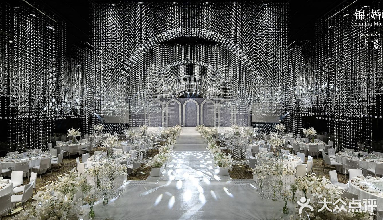 巨型运动场馆内交织画面美轮美奂的简单介绍 巨型运动场馆内交织画面美轮美奂的简单介绍