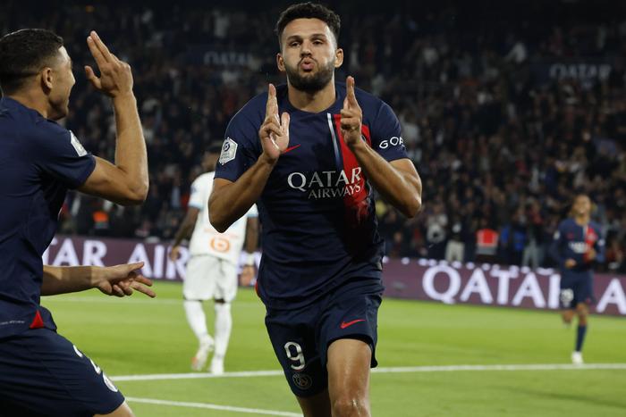 巴黎圣日耳曼连扳两球,继续领跑法甲的简单介绍 巴黎圣日耳曼连扳两球,继续领跑法甲的简单介绍