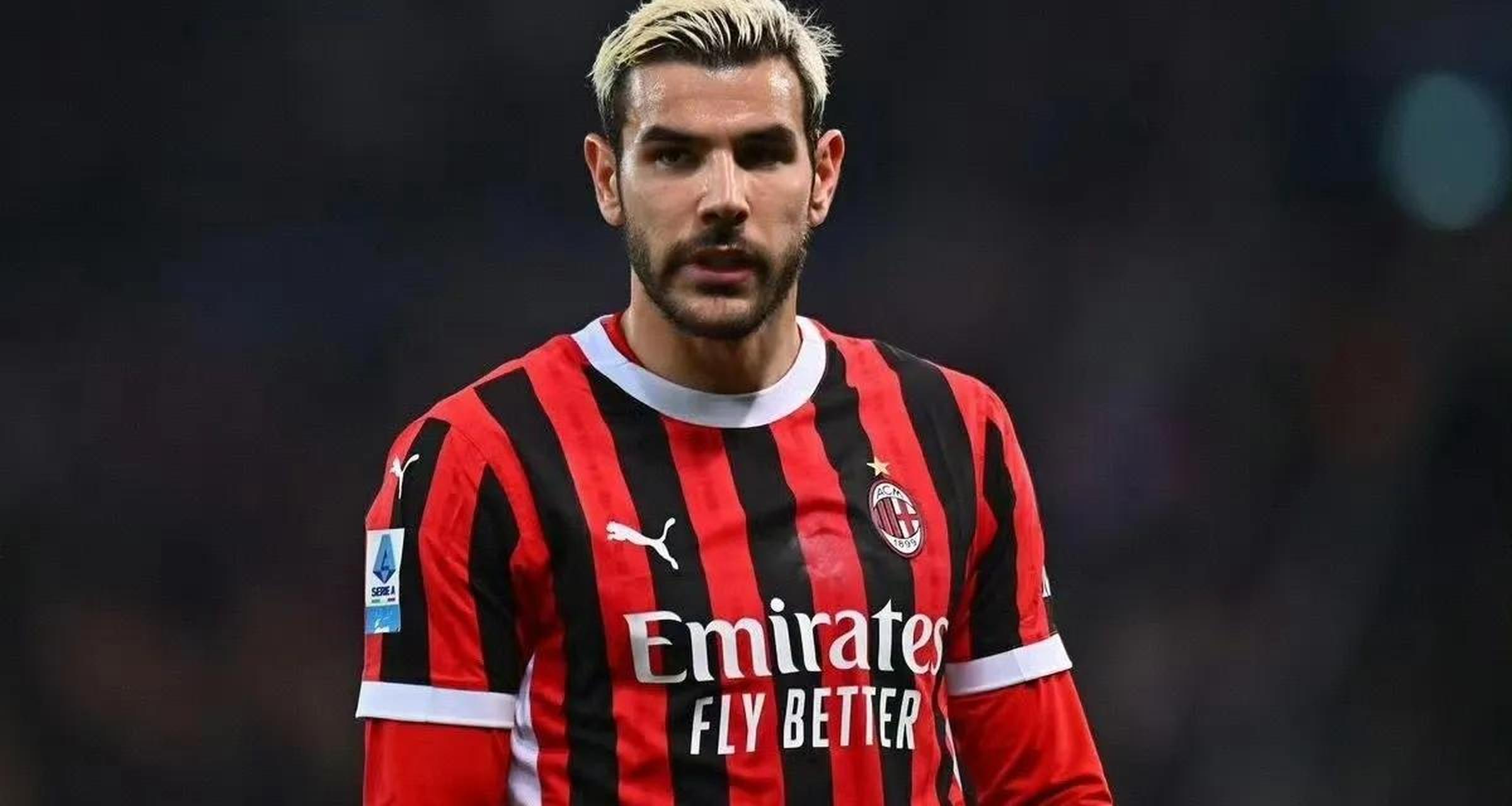 AC米兰后卫关键封堵,助球队赢得关键胜利 AC米兰后卫关键封堵,助球队赢得关键胜利