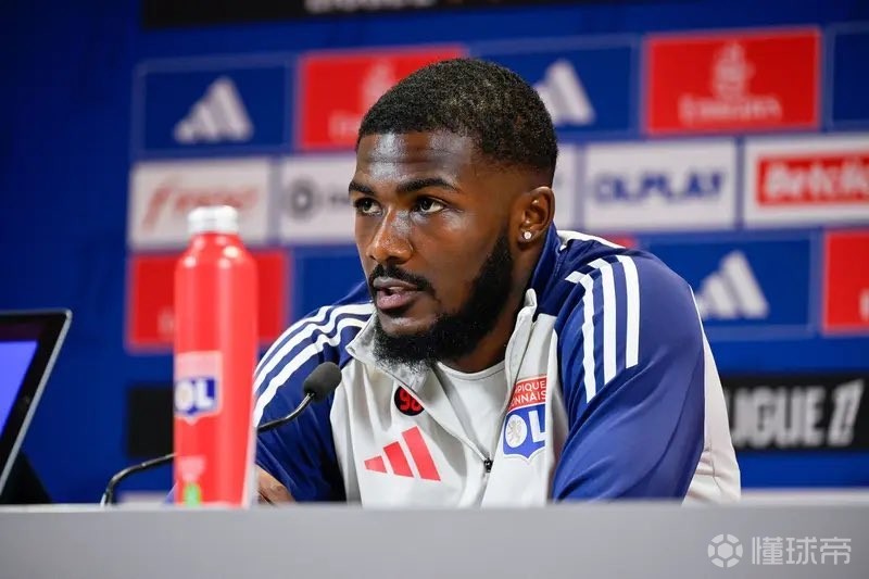 里昂中场实力派球员回归,球队士气大增 里昂中场实力派球员回归,球队士气大增