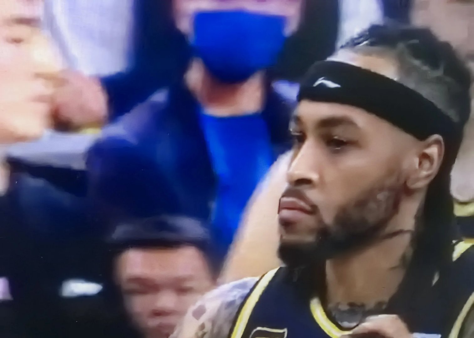 上海队主力受伤痛苦,客场不敌对手 上海队主力受伤痛苦,客场不敌对手