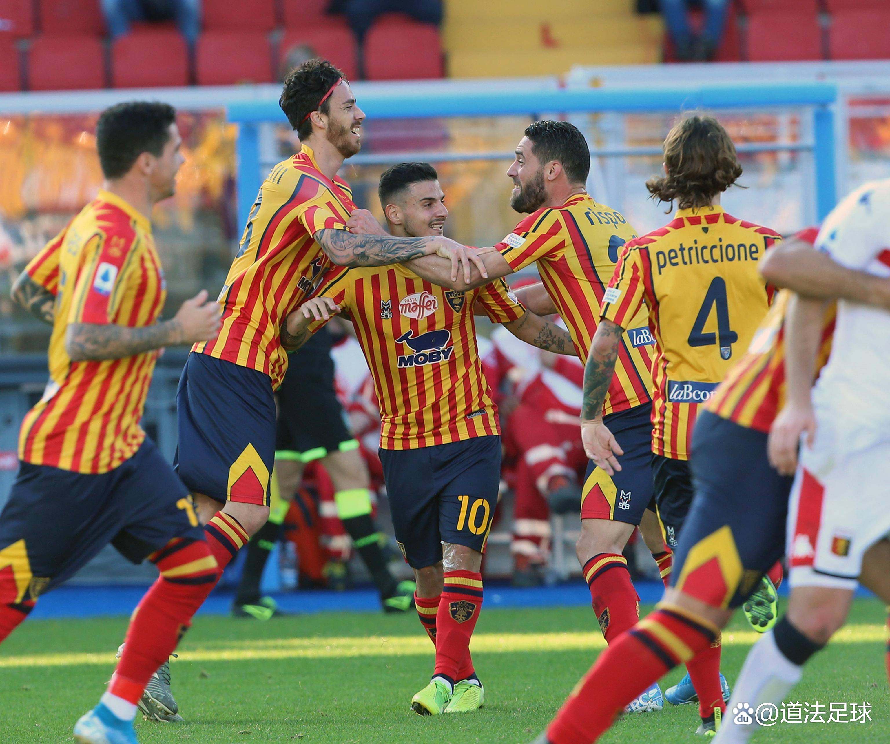 佛罗伦萨主场不敌劲敌,保持不败纪录告终 佛罗伦萨主场不敌劲敌,保持不败纪录告终