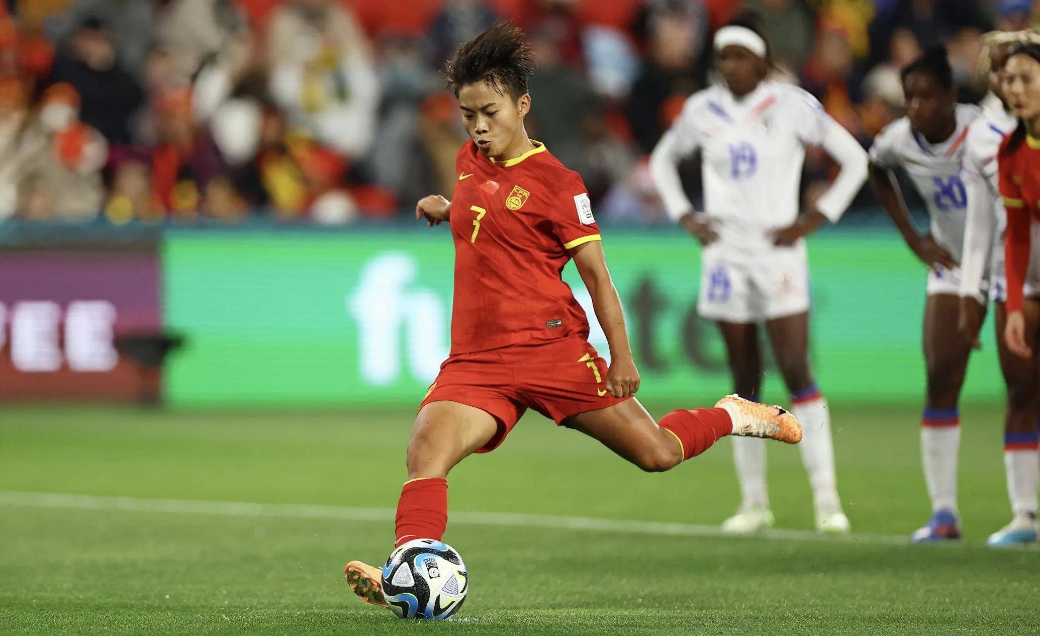 包含中国女足锋线火力全开,灭敌致命的词条 包含中国女足锋线火力全开,灭敌致命的词条