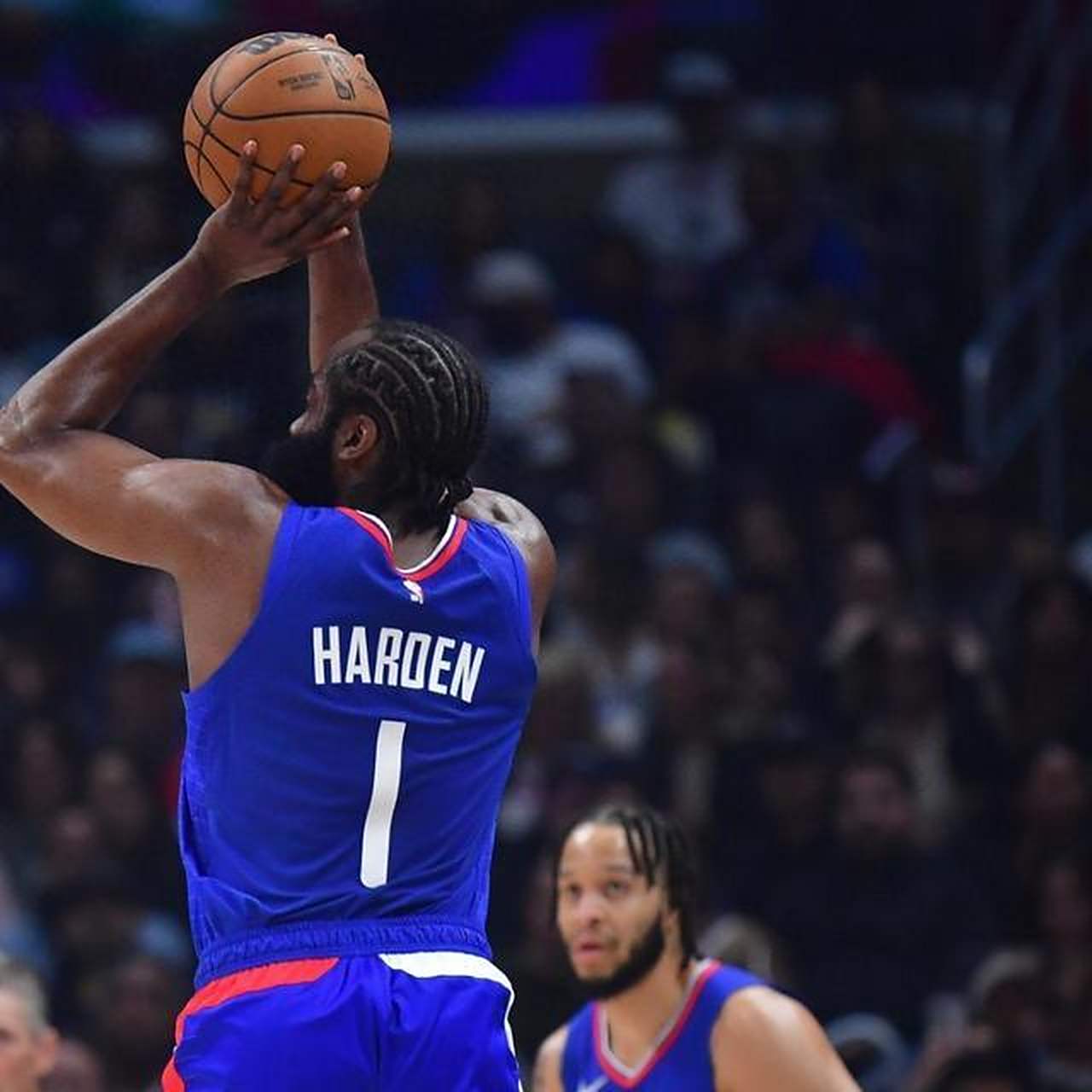 76人惨遭快船逆转，主场连败