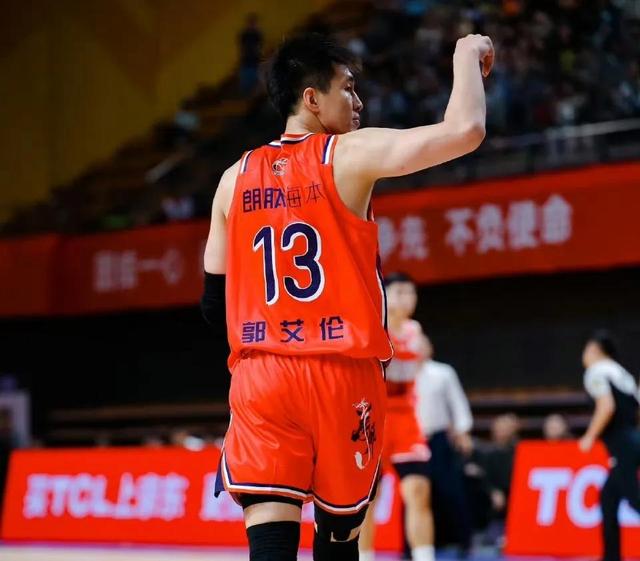 广厦队主场双杀广州队,继续保持完美战绩 广厦队主场双杀广州队,继续保持完美战绩